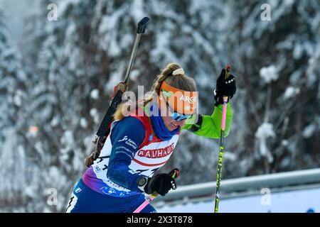 Ruhpolding, Germania. 12 gennaio 2024. RUHPOLDING, GERMANIA - 12 GENNAIO: La Slovenia Polona Klemencic gareggia durante la Sprint femminile 7,5 km alla BMW IBU World Cup Biathlon Ruhpolding il 12 gennaio 2024 a Ruhpolding, Germania.240112 SEPA 24 088 - 20240112 PD22894 credito: APA-PictureDesk/Alamy Live News Foto Stock