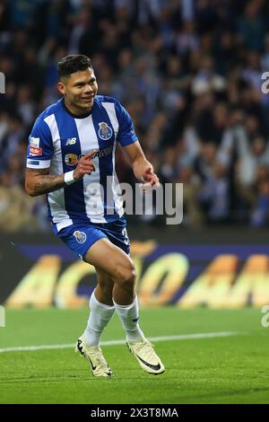 Porto, 04/28/2024 - il Futebol Clube do Porto ha ospitato questa sera lo Sporting Clube de Portugal al Estádio do Dragão in una partita che conta per il 31° turno della i League 2023/24. Partvan Den del Val/Global Imagens di Evanilson) Foto Stock