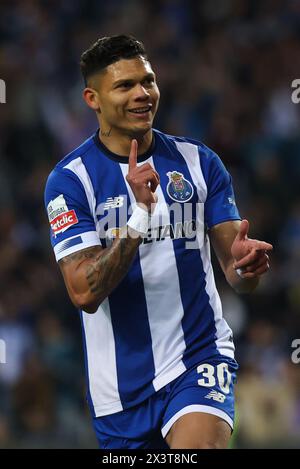 Porto, 04/28/2024 - il Futebol Clube do Porto ha ospitato questa sera lo Sporting Clube de Portugal al Estádio do Dragão in una partita che conta per il 31° turno della i League 2023/24. Partvan Den del Val/Global Imagens di Evanilson) Foto Stock