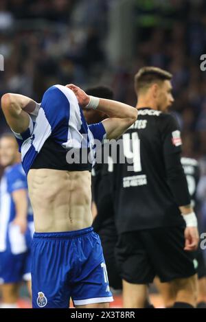 Porto, 04/28/2024 - il Futebol Clube do Porto ha ospitato questa sera lo Sporting Clube de Portugal al Estádio do Dragão in una partita che conta per il 31° turno della i League 2023/24. Francisco Conceição (Ivan del Val/Global Imagens) Foto Stock
