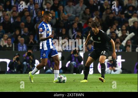 Porto, 04/28/2024 - il Futebol Clube do Porto ha ospitato questa sera lo Sporting Clube de Portugal al Estádio do Dragão in una partita che conta per il 31° turno della i League 2023/24. Galen e Quaresma (Ivan del Val/Global Imagens) Foto Stock