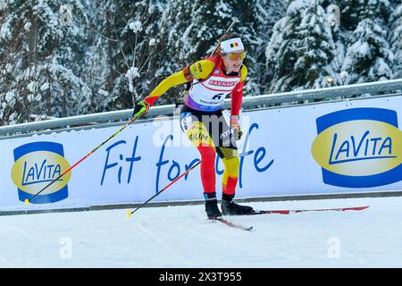 Ruhpolding, Germania. 12 gennaio 2024. RUHPOLDING, GERMANIA - 12 GENNAIO: Lotte Lie del Belgio gareggia durante la Sprint femminile 7,5 km al BMW IBU World Cup Biathlon Ruhpolding il 12 gennaio 2024 a Ruhpolding, Germania.240112 SEPA 24 079 - 20240112 PD22903 credito: APA-PictureDesk/Alamy Live News Foto Stock