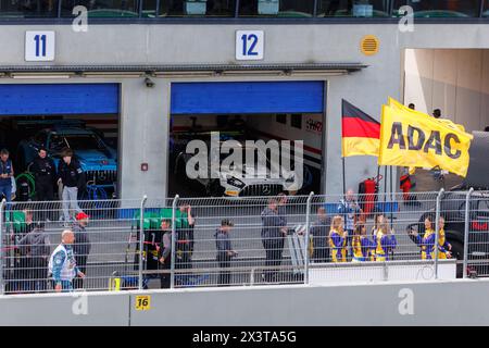 Oschersleben, Germania. 29 aprile 2024.Haupt Racing team HRT garage paddock box presso Oschersleben Motorsport Arena, pista di partenza. Concorso europeo di motori per auto sportive. Crediti: Kyryl Gorlov/Alamy Live News Foto Stock