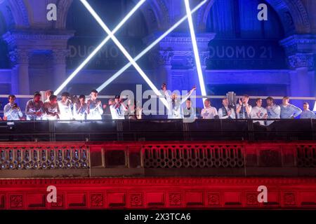 Milano, Italia. 28 aprile 2024. Piazza Duomo Festeggiamenti dell'inter per il ventesimo scudetto. - Cronaca - Milano, Italia - domenica 28 aprile 2024 (foto Alessandro Cimma/Lapresse) Piazza Duomo. Festeggiamenti per il 20° Scudetto. - Chronicle - Milano, Italia - domenica 28 aprile 2024 (foto Alessandro Cimma/Lapresse) crediti: LaPresse/Alamy Live News Foto Stock