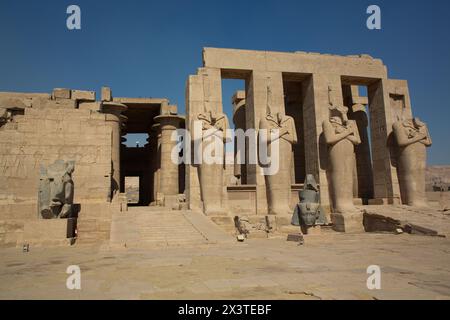 Osiride Portico, Secound Court, Ramesseum, Tempio commemorativo del faraone Ramses II, Antica Tebe, sito Patrimonio dell'Umanità dell'UNESCO, Luxor, Egitto Foto Stock