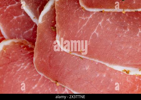 carne di maiale a fette sottili su pane pita di grano, deliziosa carne secca e tradizionale pane pita orientale sottile Foto Stock