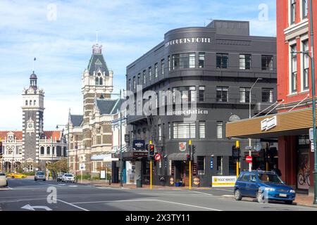 The Law Courts Hotel, Law Courts and Railway Station, Stuart Street, Dunedin Central, Dunedin (Ōtepoti), Otago, nuova Zelanda Foto Stock