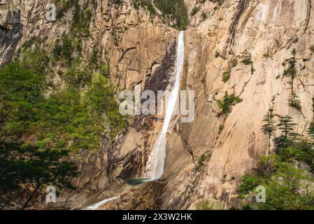 Le cascate Kuryong della regione turistica del monte Kumgang si trovano a Kangwon do, corea del Nord Foto Stock