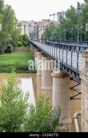 puente de Hierro, Río Ebro , inaugurado en 1882, - Puente de Sagasta -, Logroño, la Rioja , Spagna, Europa Foto Stock