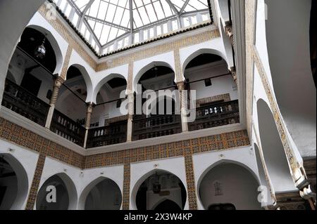 ARCHITETTURA - CULTURA - VIAGGI - ALGERIA. Cortile di uno dei palazzi del Dey nella Casbah di Algeri, Algeria Foto Stock