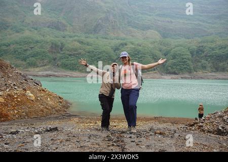 Vacanza turistica sul Monte Kelud. Il Monte Kelud è uno dei vulcani indonesiani eruttati per l'ultima volta nel 2014 Foto Stock