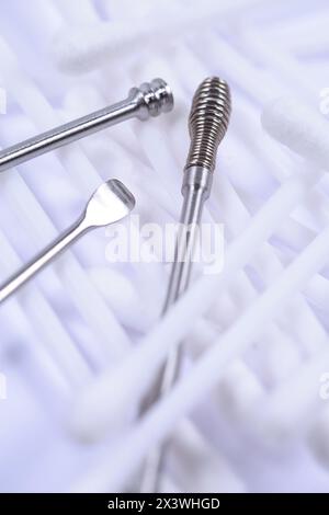 Ambiente, sostituzione dei bastoncini di cotone con utensili metallici Foto Stock
