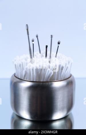 Ambiente, sostituzione dei bastoncini di cotone con utensili metallici Foto Stock