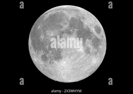 Senna e Marne. Luna piena. Super Full Moon 21 marzo 2019. Un'immagine eccezionale dal momento che, allo stesso tempo, la stazione spaziale Internazionale passa il lun Foto Stock