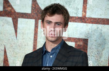 Londra, Regno Unito. 25 aprile 2024. Owen Teague partecipa all'evento di lancio del Regno Unito "Kingdom of the Planet of the Apes" presso il BFI IMAX Waterloo di Londra. (Foto di Fred Duval/SOPA Images/Sipa USA) credito: SIPA USA/Alamy Live News Foto Stock