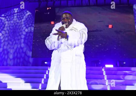 LONDRA, INGHILTERRA - APRILE 28: AKON si esibisce all'Eventim Apollo il 28 aprile 2024 a Londra, Inghilterra.CAP/Mar ©Mar/Capital Pictures crediti: Phil Loftus/Alamy Live News Foto Stock