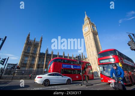 Londra, Inghilterra, Regno Unito. 29 aprile 2024. il parlamento britannico, il Palazzo di Westminster, è visto dal ponte di Westminster. (Credit Image: © Tayfun Salci/ZUMA Press Wire) SOLO PER USO EDITORIALE! Non per USO commerciale! Foto Stock