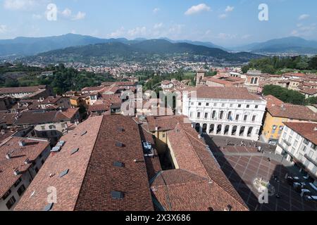 Palazzo del Podesta del XII secolo e Biblioteca Civica Angelo mai, fondata nel XVIII secolo a Palazzo nuovo da Vinc Foto Stock