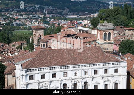 Biblioteca Civica Angelo mai istituita nel XVIII secolo a Palazzo nuovo da Vincenzo Scamozzi a partire dal XVII secolo su piazza Foto Stock