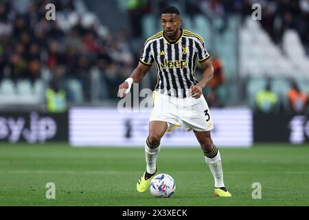 Gleison Bremer della Juventus FC in azione durante la partita di calcio di serie A tra Juventus FC e AC Milan allo stadio Allianz il 27 aprile 2024 a Torino. Foto Stock