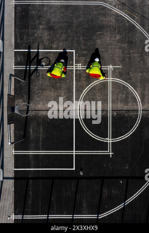 Bitume, setacciare un campo da basket Foto Stock