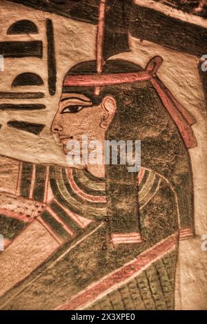 Immagine della dea Maat, dipinti e sollievo, Tomba di Nefertari, QV66, Valle delle Regine, Antica Tebe, sito patrimonio dell'umanità dell'UNESCO, Luxor, Egitto Foto Stock