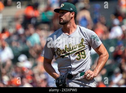 Baltimora, Stati Uniti. 28 aprile 2024. BALTIMORE, MD - APRILE 28: Lanciatore degli Oakland Athletics Kyle Muller (39) durante una partita della MLB tra i Baltimore Orioles e gli Oakland Athletics, il 28 aprile 2024, all'Orioles Park a Camden Yards Credit: tony quinn/Alamy Live News Foto Stock