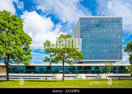 Edificio moderno a Zagabria, Croazia, sulle rive del fiume Sava Foto Stock