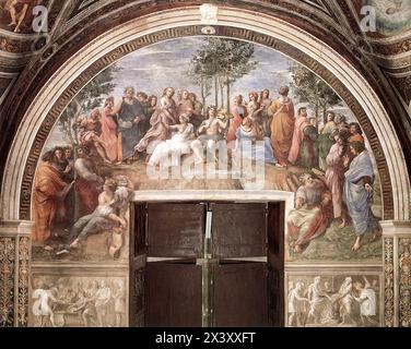 RAFFAELLO Sanzio (B. 1483, Urbino, d. 1520, Roma) il Parnaso 1509-10 affresco, larghezza alla base 670 cm stanza della Segnatura, Palazzi Pontifici, Vaticano la terza composizione per la stanza della Segnatura rappresenta il Parnaso, la dimora di Apollo e delle Muse e la casa della poesia, secondo il mito classico. Il monte Parnaso, la casa di Apollo, è, come la collina del Vaticano, un luogo dove anticamente c'era un santuario dedicato ad Apollo dedicato alle arti Ciò ha un'incidenza diretta sull'immagine perché attraverso la finestra sul muro dove è dipinto l'affresco c'è una V Foto Stock