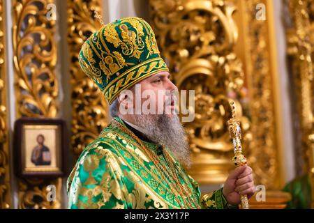 KIEV, UCRAINA - 28 aprile 2024: Epifania metropolitana, Primate della Chiesa ortodossa di Kiev, ha guidato la Divina Liturgia nella festa dell'entrata del Signore a Gerusalemme nella Lavra di Kiev Pechersk Foto Stock