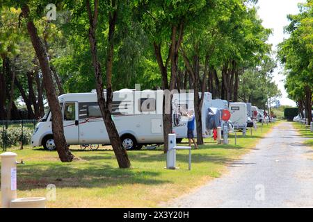 Francia, Nouvelle Aquitaine, Charente Maritime (17), isola di Oleron, Saint Pierre d'oleron, quartiere di la Perrotine (vicino a Boyardville), area di camper Foto Stock