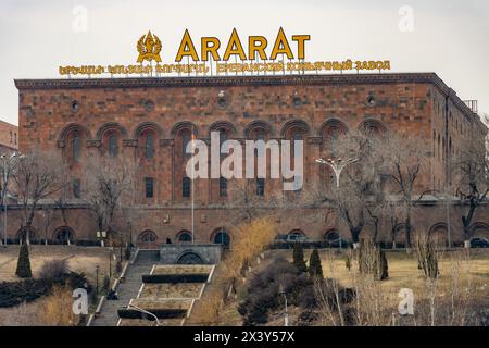 Erevan, Armenia 14 febbraio 2024: Fabbrica e edificio del museo Ararat Brandy Company Foto Stock