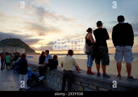 Terrazze sulla spiaggia di La Zurriola, Jazz Festival, Donostia, San Sebastian, Gipuzkoa, Paesi Baschi Foto Stock