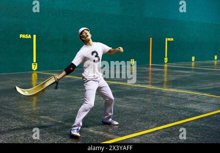 Jai Alai, Zesta-Punta (Basket Tip), Fronton Atano, Donostia, San Sebastian, Gipuzkoa, Paesi Baschi, Spagna, Europa Foto Stock