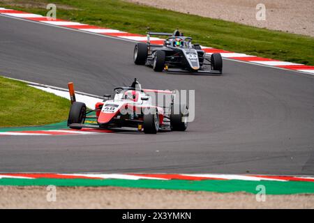 Alex BERG 48 Fortec Motorsport e Leo ROBINSON 33 JHR Developments Qualifying Donington Park a Donington Park, Derby, Inghilterra il 27 aprile 2024. Phot Foto Stock