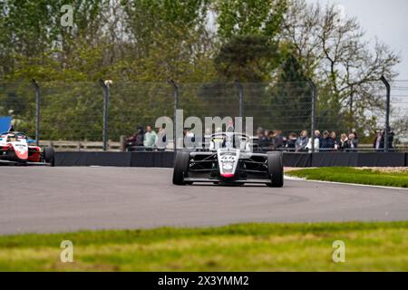 Ella LLOYD 44 JHR Developments Qualifying Donington Park at Donington Park, Derby, Inghilterra il 27 aprile 2024. Foto di Chris Williams. Uso editoriale su Foto Stock