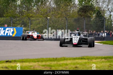 Ella LLOYD 44 JHR Developments Qualifying Donington Park at Donington Park, Derby, Inghilterra il 27 aprile 2024. Foto di Chris Williams. Uso editoriale su Foto Stock