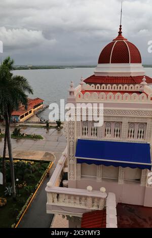 202 Padiglione centrale e torretta nord-est, Palazzo Palacio de Valle costruito in stile ispano-moresco con varie influenze stilistiche. Cienfuegos-Cuba. Foto Stock