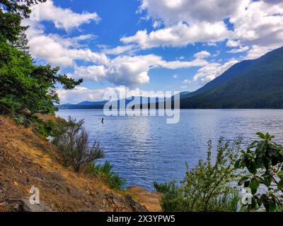 Lago Cushman e le montagne olimpiche Foto Stock