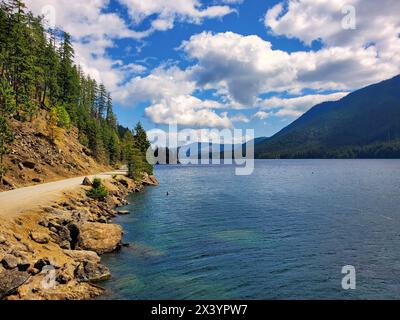 Lago Cushman e le montagne olimpiche Foto Stock
