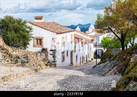 Strada nel tradizionale villaggio medievale Marvao Portogallo Foto Stock
