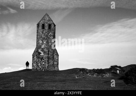 La torre ottagonale medievale è tutto ciò che rimane dell'Oratorio di Santa Caterina, costruito nel 1328, apparentemente utilizzato come faro su un'isola alta Foto Stock