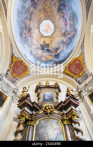 Cupola interna della Cappella di San Giovanni di Nepomuk all'interno della St Basilica di Giorgio, Castello di Praga, Praga, Repubblica Ceca Foto Stock