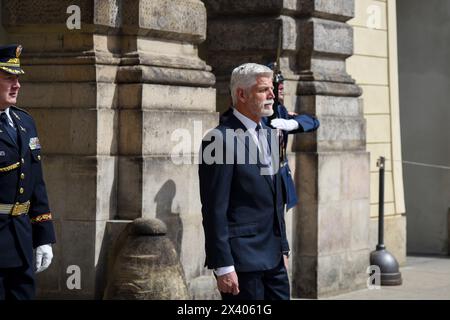 Praga, Repubblica Ceca. 29 aprile 2024. Il presidente ceco Petr Pavel ha visto prima dell'incontro con il suo omologo tedesco. il presidente tedesco Frank-Walter Steinmeier si è recato in visita nella Repubblica ceca e ha incontrato il presidente ceco Petr Pavel. La visita del presidente tedesco Frank-Walter Steinmeier fa parte di una celebrazione del ventesimo anniversario dell'ingresso della Repubblica ceca e di altri paesi dell'Europa centrale nell'Unione europea. (Foto di Tomas Tkacik/SOPA Images/Sipa USA) credito: SIPA USA/Alamy Live News Foto Stock