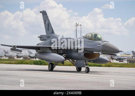 KONYA, TURKIYE - 9 MAGGIO 2023: Lockheed Martin F-16C Fighting Falcon (JE-8) dell'aeronautica militare pakistana durante l'Anatolian Eagle Air for Foto Stock