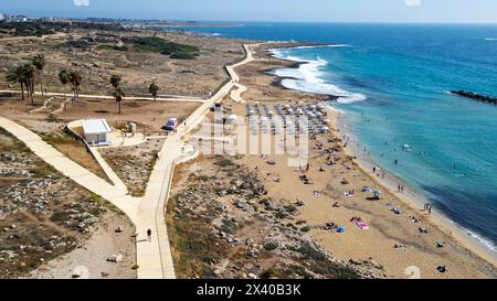 Vista aerea del sentiero costiero di paphos sulla spiaggia di Venere, la Tomba dei Re, Paphos, Cipro Foto Stock