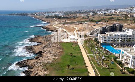 Sentiero costiero di Paphos e Capital Coast Resort and Spa, area Tomba dei Re, Paphos, Cipro Foto Stock