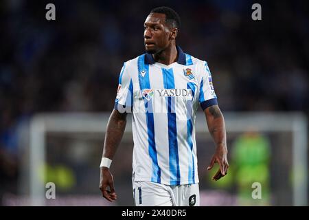 Sheraldo Becker del Real Sociedad guarda durante la partita LaLiga EA Sports tra il Real Sociedad e il Real madrid CF al reale Arena Stadium il 2 aprile Foto Stock