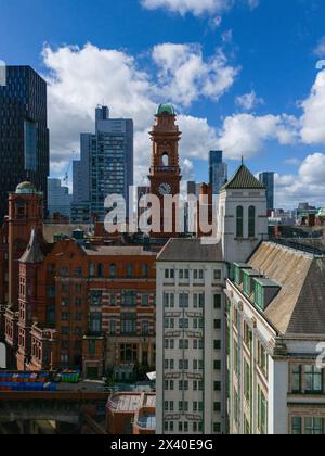 Era variegata attraverso i tetti di Manchester, in Inghilterra Foto Stock