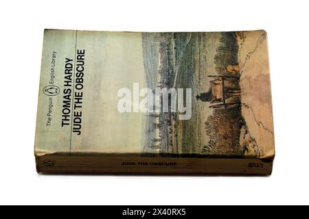 Thomas Hardy - Jude l'oscuro. Copertina anteriore del libro cartaceo su sfondo bianco. Configurazione studio. Aprile 2024 Foto Stock